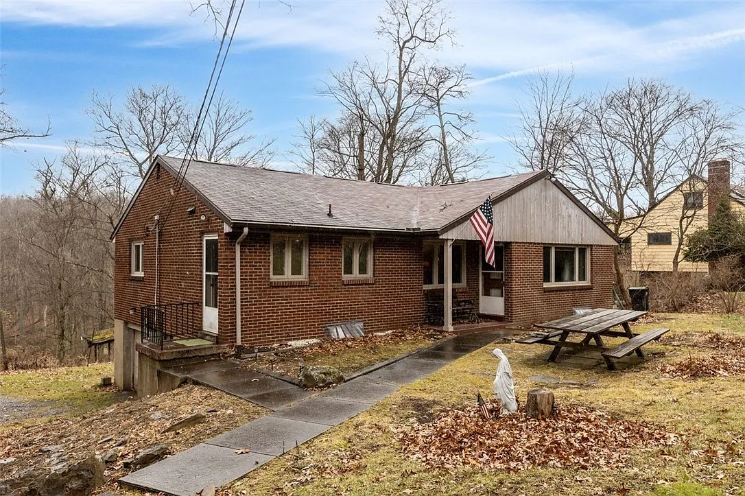 3323 Jackson Rd photo 1