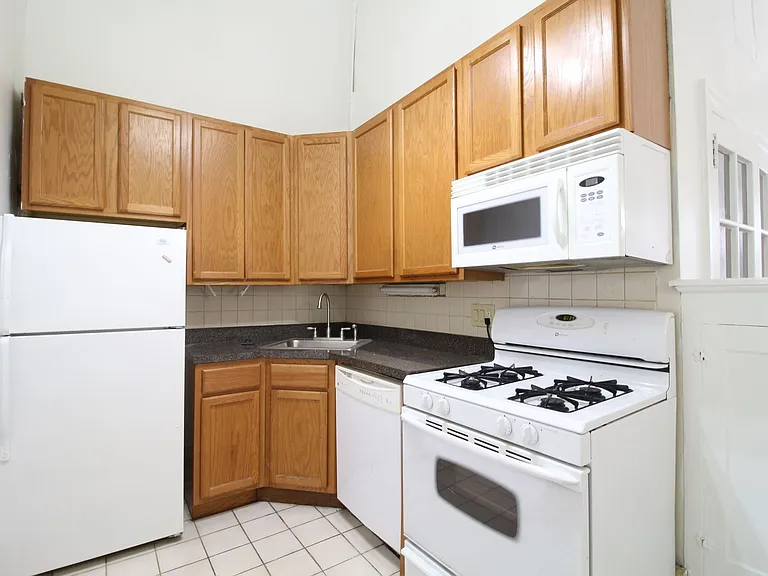 2122 Walnut St #1F — Photo 6