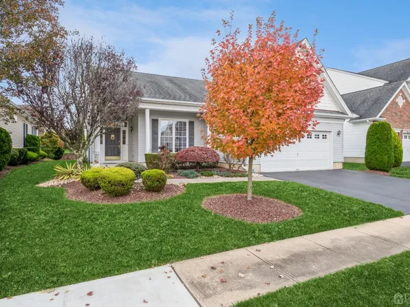 82 Riviera Dr, Monroe Township, NJ 08831