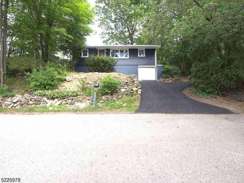 1st image of 14 Lakeshore Dr