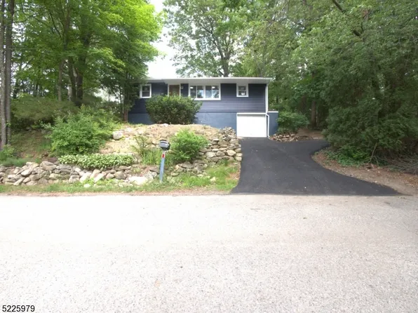 14 Lakeshore Dr, Vernon Twp., NJ 07422
