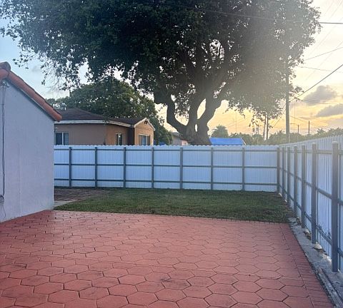 4th image of 300 SW 55th Ave