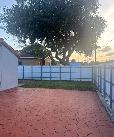 300 SW 55th Ave — Photo 4