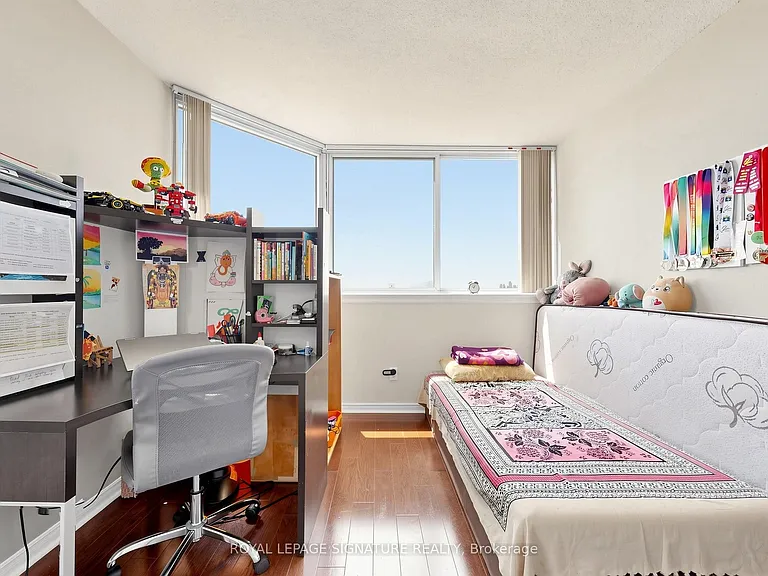 1360 Rathburn Rd E #1808 — Photo 20