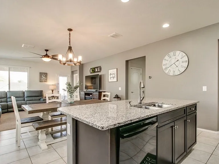 29857 W Columbus Ave — Photo 5