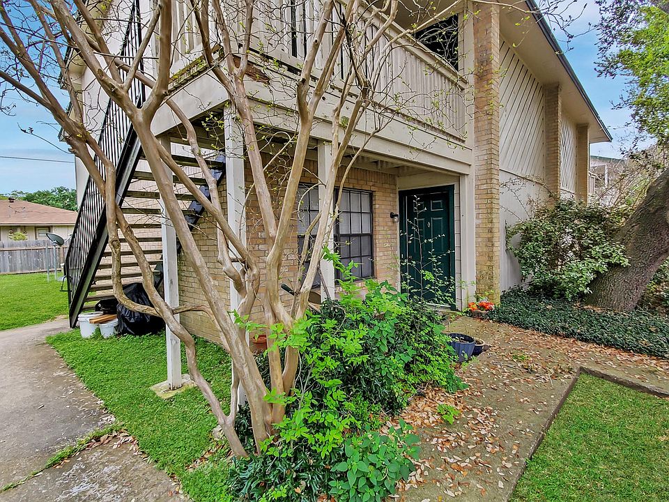1st image of 810 Navarro Dr