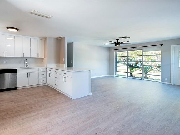 4th image of 2380 NE 8TH Avenue