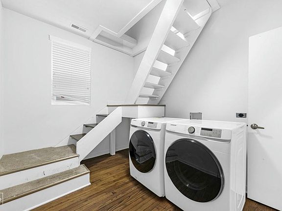5th image of 1535 W Chestnut St Floor 2