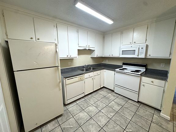 5th image of 109 Barrington Dr APT B
