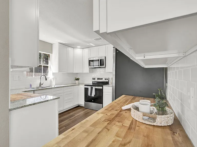 Green Terrace Ln — Photo 5