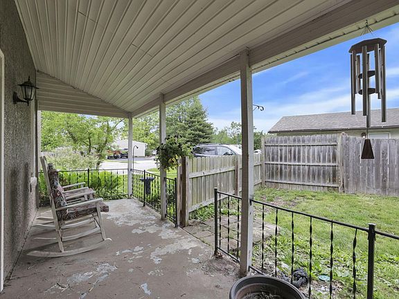 5th image of 402 West St