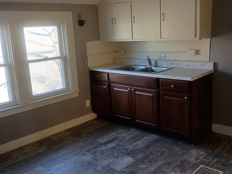 912 Hall St SE — Photo 9