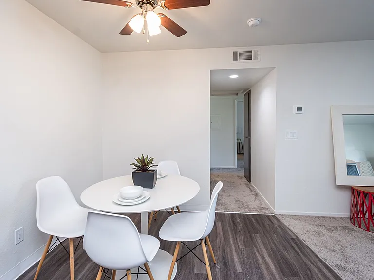 Carmel Pointe — Photo 68