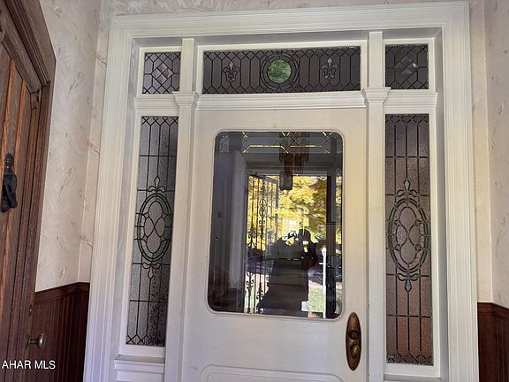 5th image of 506 N Center St