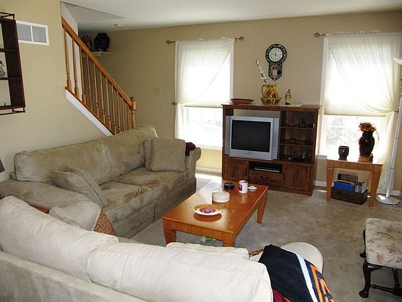 2nd image of 324 Dogwood Ln