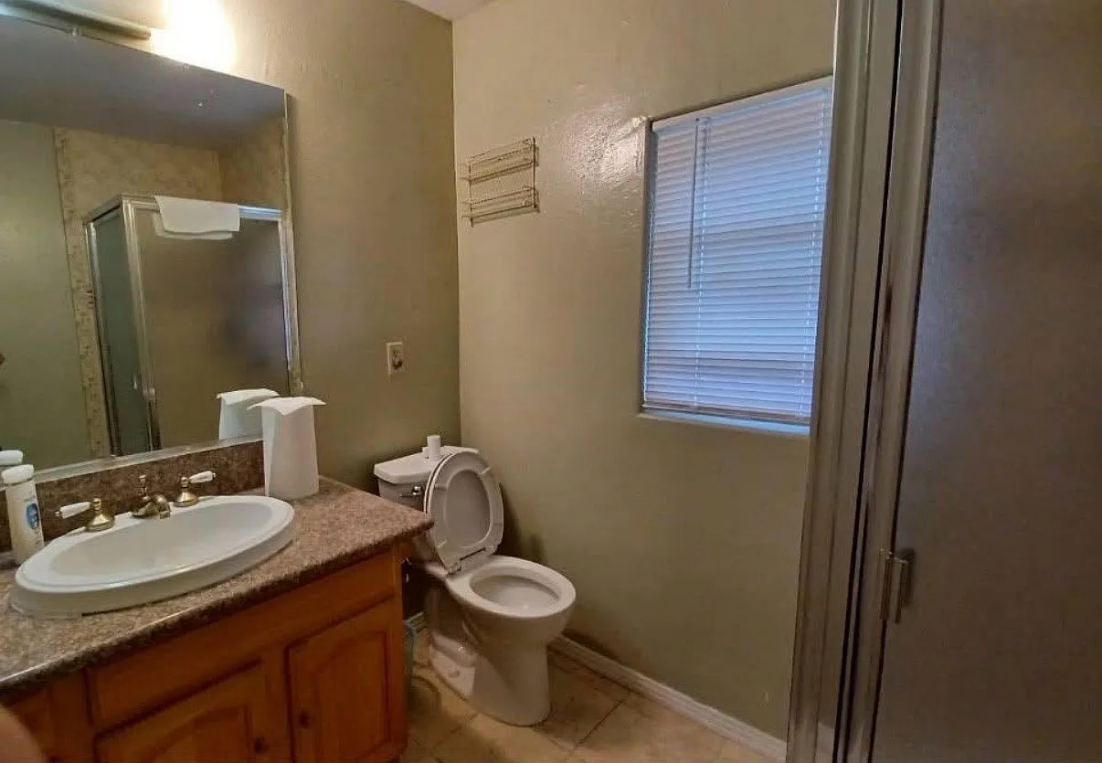 5 bed, 4000 sqft, $1,200 — Photo 4