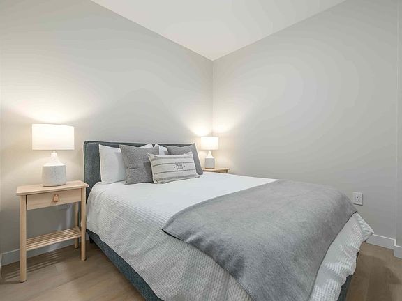 5th image of 333 Wardlaw Ave #206