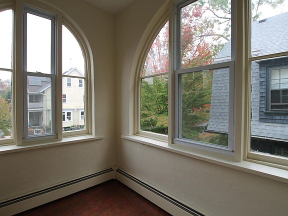 4th image of 111 Everett Ave