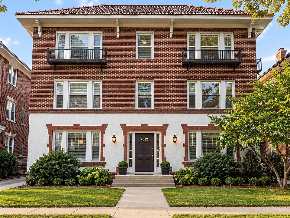 7012 Forsyth Blvd #2W