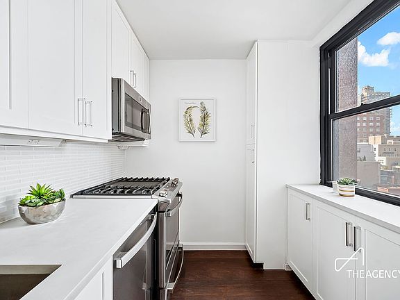 5th image of 239 E 79th St APT 12C