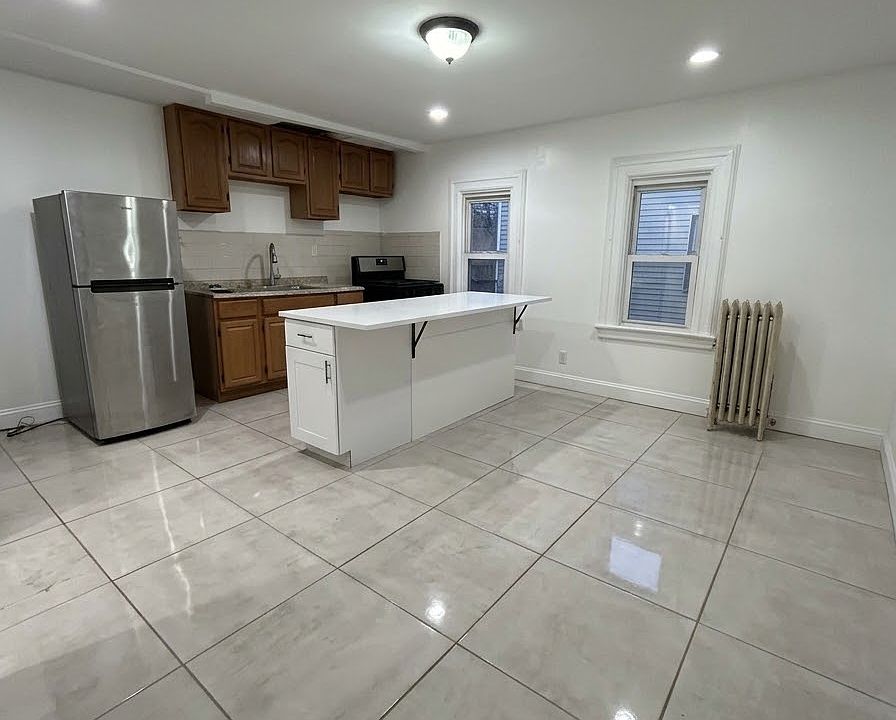 1st image of 855 Troy Ave #3