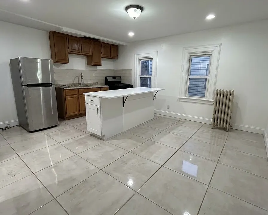 855 Troy Ave #3