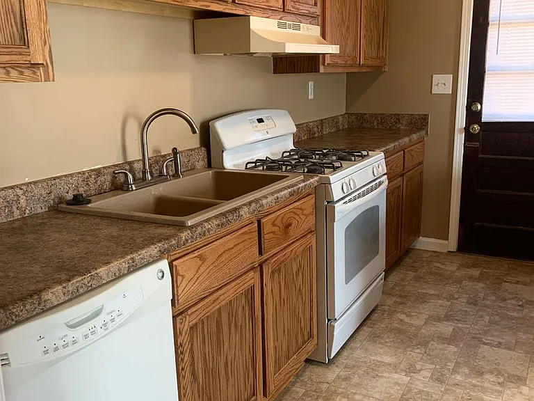 6240 Macon Rd — Photo 3
