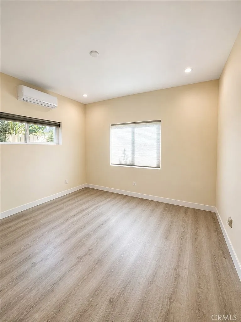 2 bed, 800 sqft, $3,000 — Photo 4