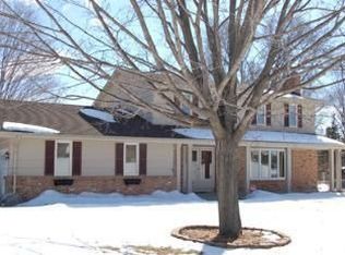 3115 Vista Dr, Golden Valley, MN 55422