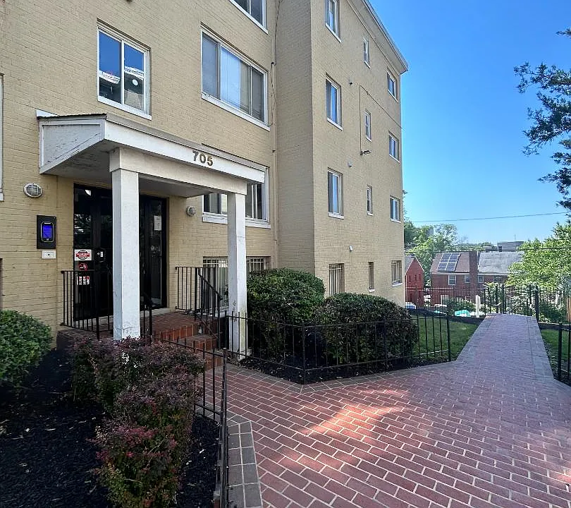 705 Brandywine St SE #303