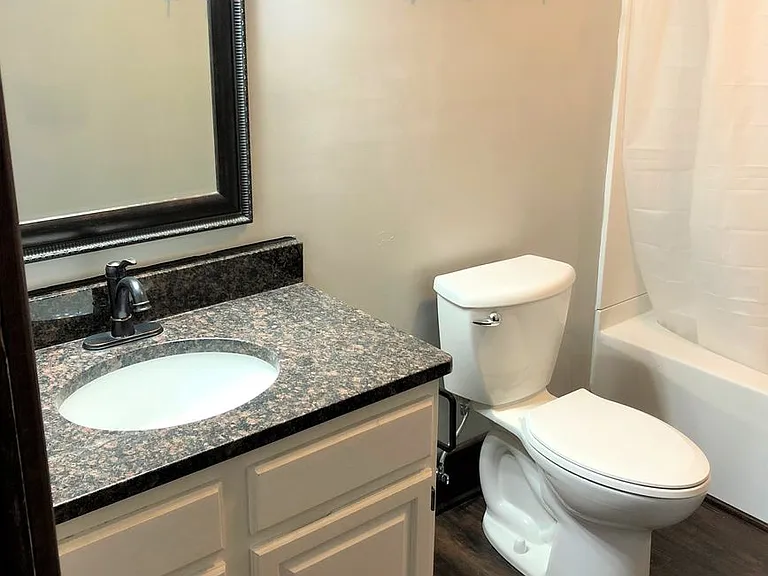 704 Koenigstein Ave — Photo 2