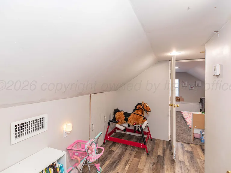 216 W 5th St — Photo 27