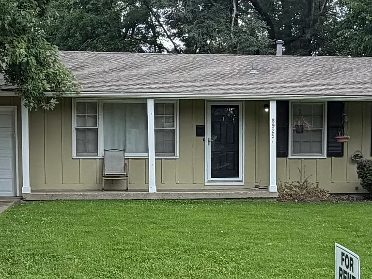 8925 Goodman St — Photo 2