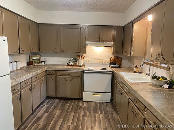 5th image of 305 N 10th St