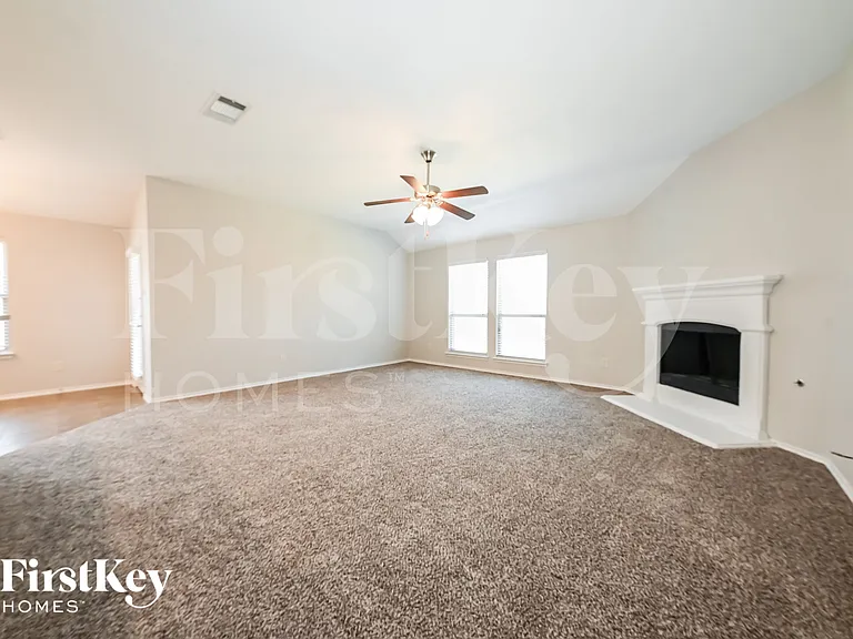 202 Patriot Pkwy — Photo 2