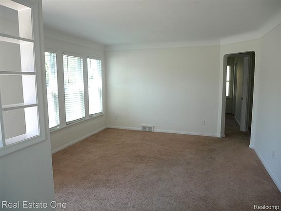 4th image of 3876 Greenfield Rd