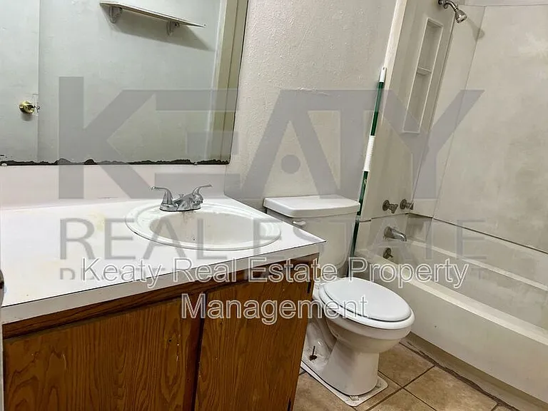 409 Scotsdale St #B — Photo 14