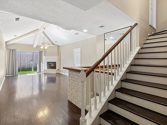 5th image of 975 Tavel Dr #B
