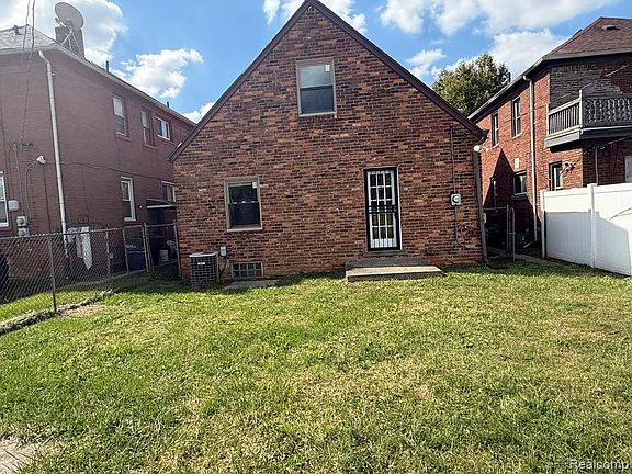 2nd image of 18418 Stoepel St