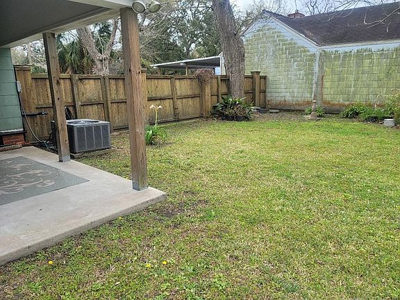 3rd image of 4225 Forest Dr
