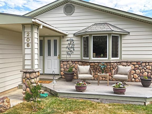2nd image of 206 E Rangely Avenue