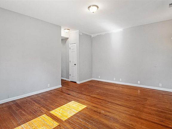 4th image of 3167 Leola Ave