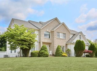 6 Margo Ct, Airmont, NY