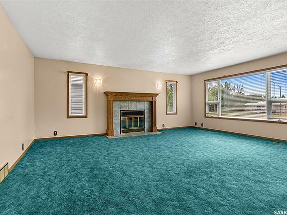 3rd image of 216 Blenkhorn St E