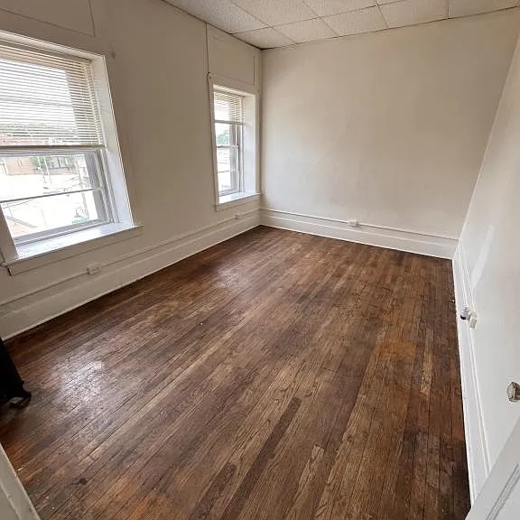 11 1/2 N Van Buren Ave #302 — Photo 1