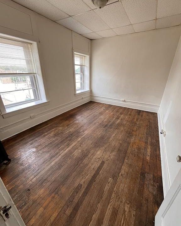 1st image of 11 1/2 N Van Buren Ave APT 302