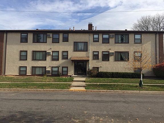 3rd image of 5918 35th St W APT C