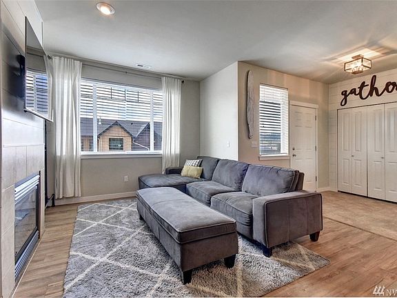 3rd image of 16020 1st Ave NE