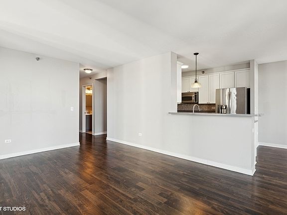 4th image of 1160 S Michigan Ave APT 3105