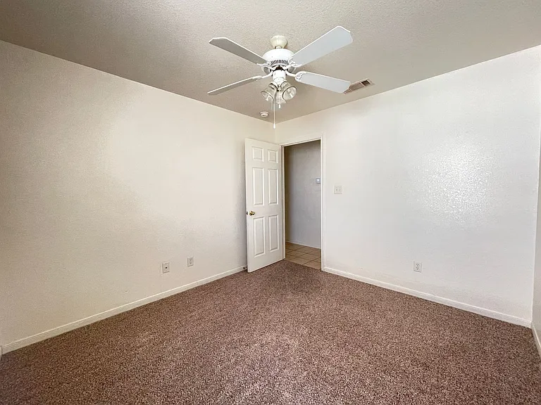 4800 John David Dr — Photo 11